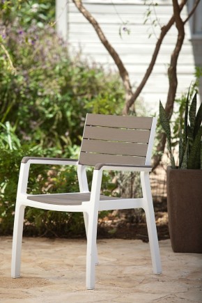 Стул c подлокотниками Гармония (Harmony armchair) белый-капучино в Набережных Челнах - naberezhnye-chelny.mebel24.online | фото 1